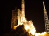ULA проводит запуск ракеты на космическом побережье Флориды утром