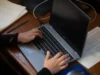 Они спросили: «Почему мы снова не боремся за удалённую работу?»